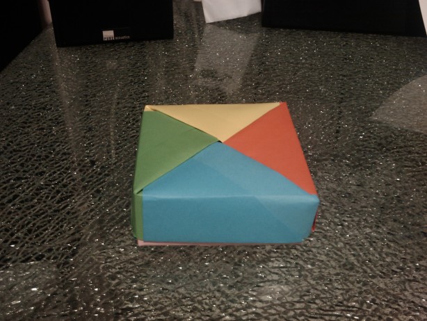 Оригами кутия за подаръци